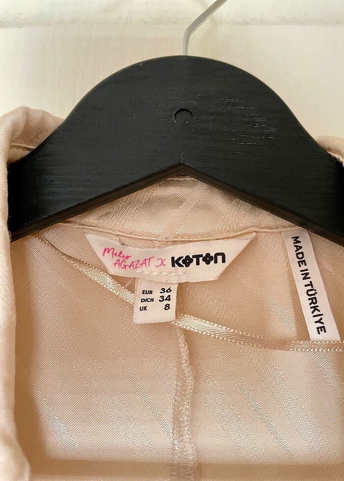 Melis Ağazat X Sivri Yaka Saten Gömlek - Görsel 4