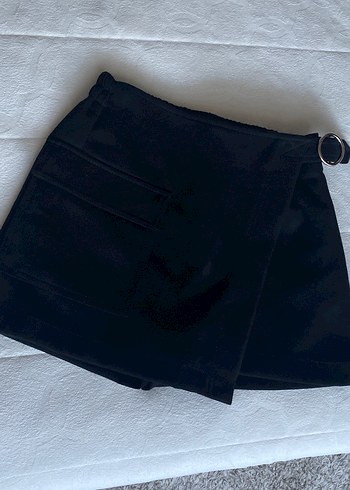Bershka Siyah Süet Kemerli Mini Etek