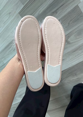 Pembe Tüylü Kadın Terlik - Görsel 2