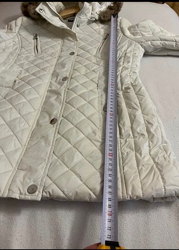 Kürk Detaylı Beyaz Kısa Kadın Mont - Görsel 8