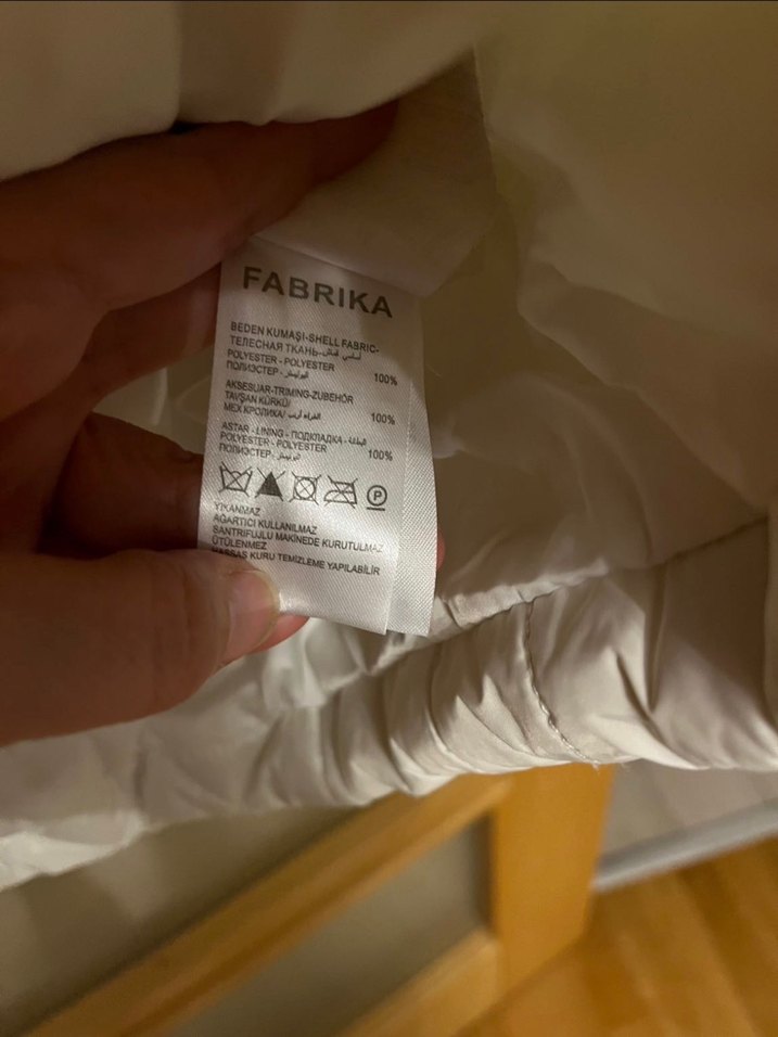 Kürk Detaylı Beyaz Kısa Kadın Mont - Görsel 5