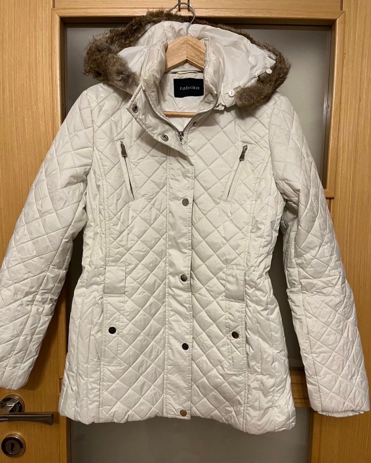 Kürk Detaylı Beyaz Kısa Kadın Mont - Görsel 3