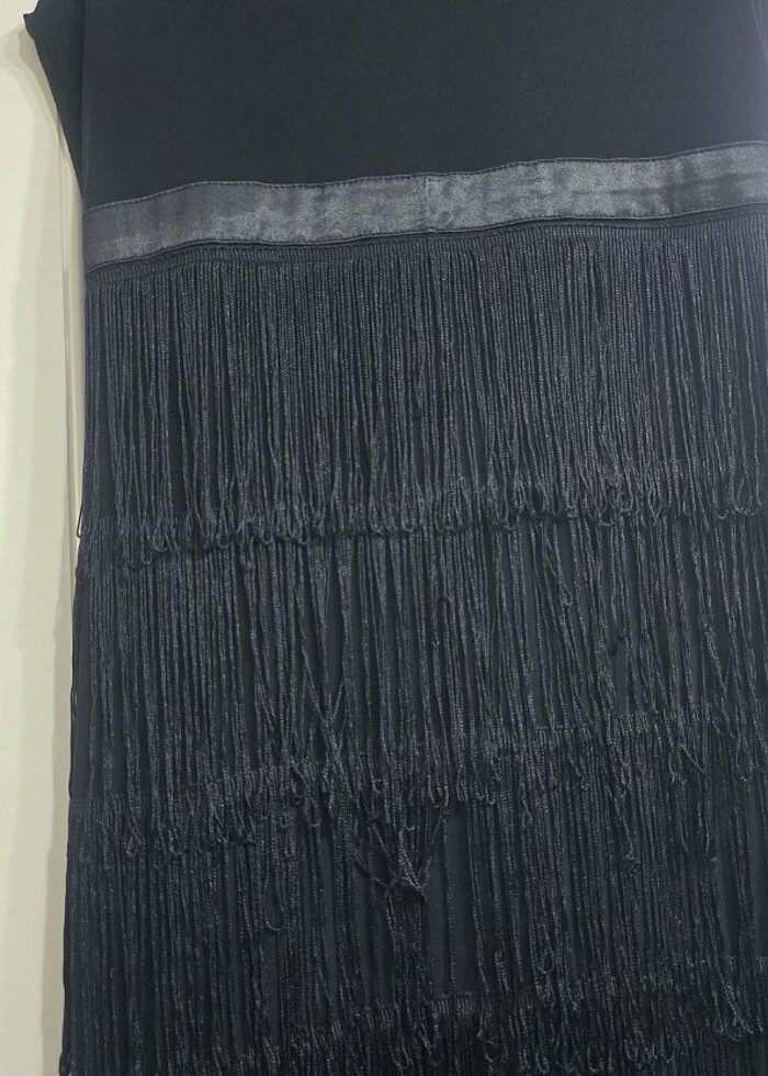 Siyah püskülli elbise - Görsel 3