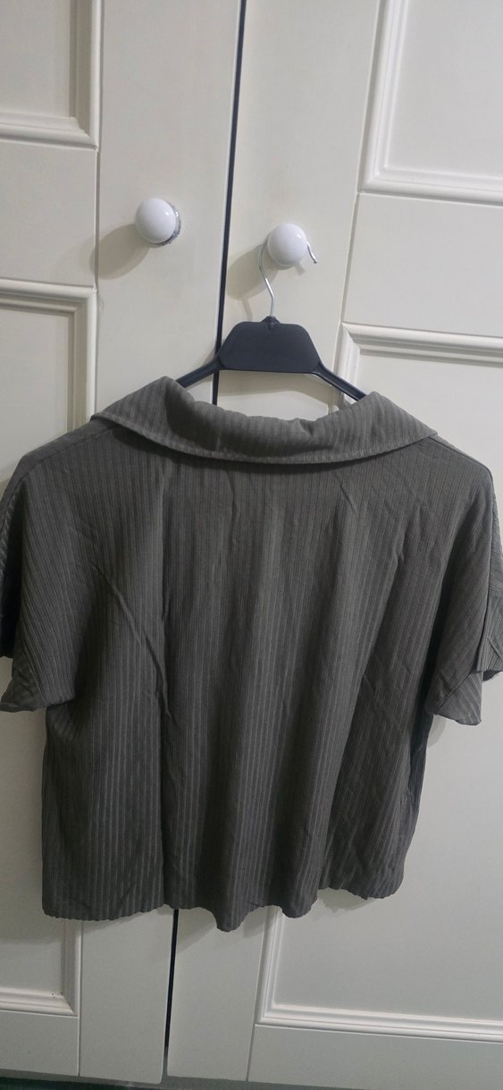 Penti Marka Haki Yeşil Ribana Dokulu V Yaka Crop Bluz - Görsel 2