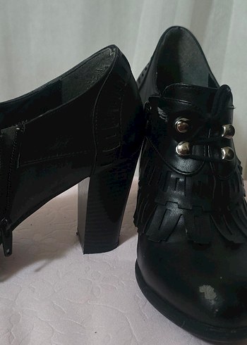 Püsküllü Siyah Topuklu Kadın Bot - Görsel 9