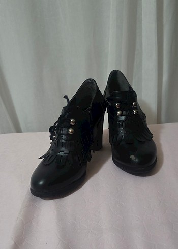 Püsküllü Siyah Topuklu Kadın Bot - Görsel 2