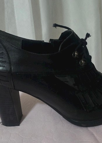 Püsküllü Siyah Topuklu Kadın Bot - Görsel 5