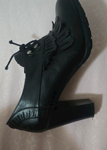 Püsküllü Siyah Topuklu Kadın Bot - Görsel 8