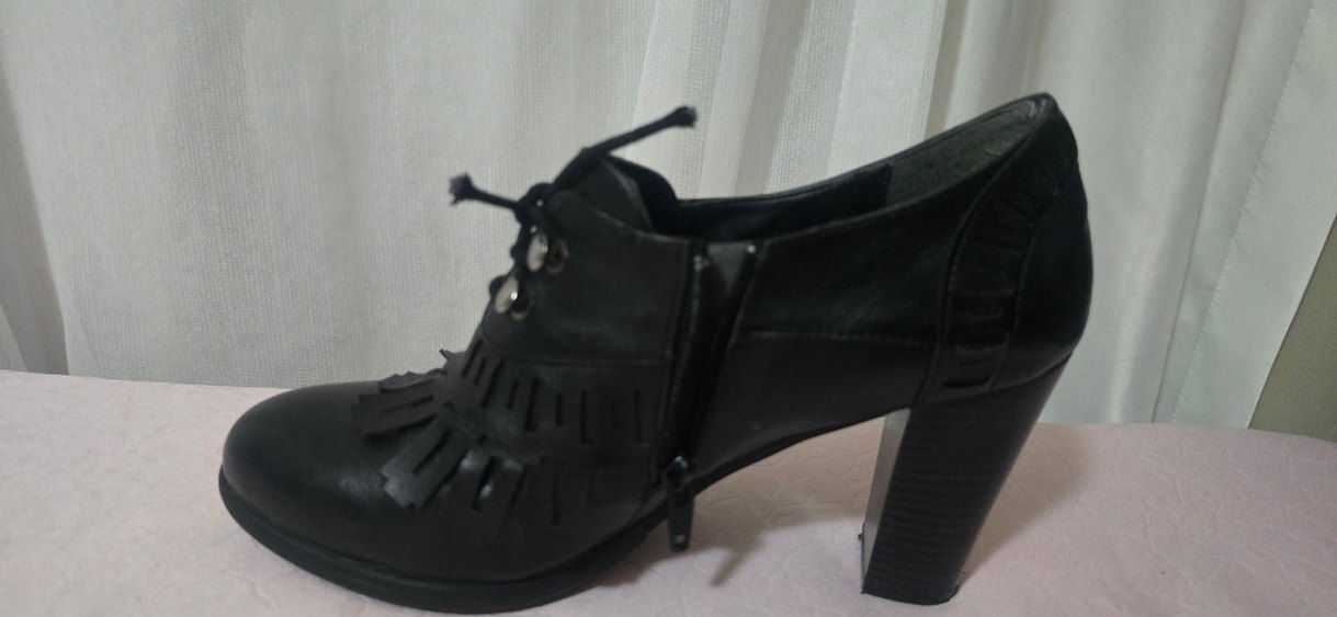 Püsküllü Siyah Topuklu Kadın Bot - Görsel 4