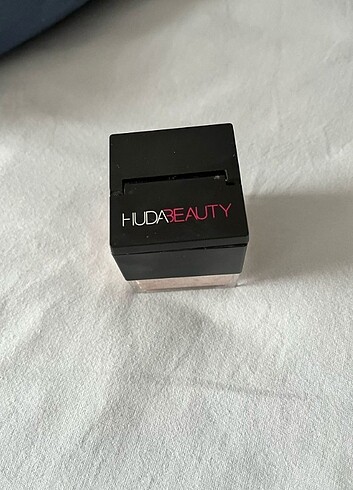 Hudabeauty babybake pudra