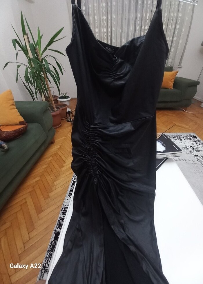 YUMUŞAK DERİ AYARLANABİLİR YIRTMAÇLI ELBİSE - Görsel 3