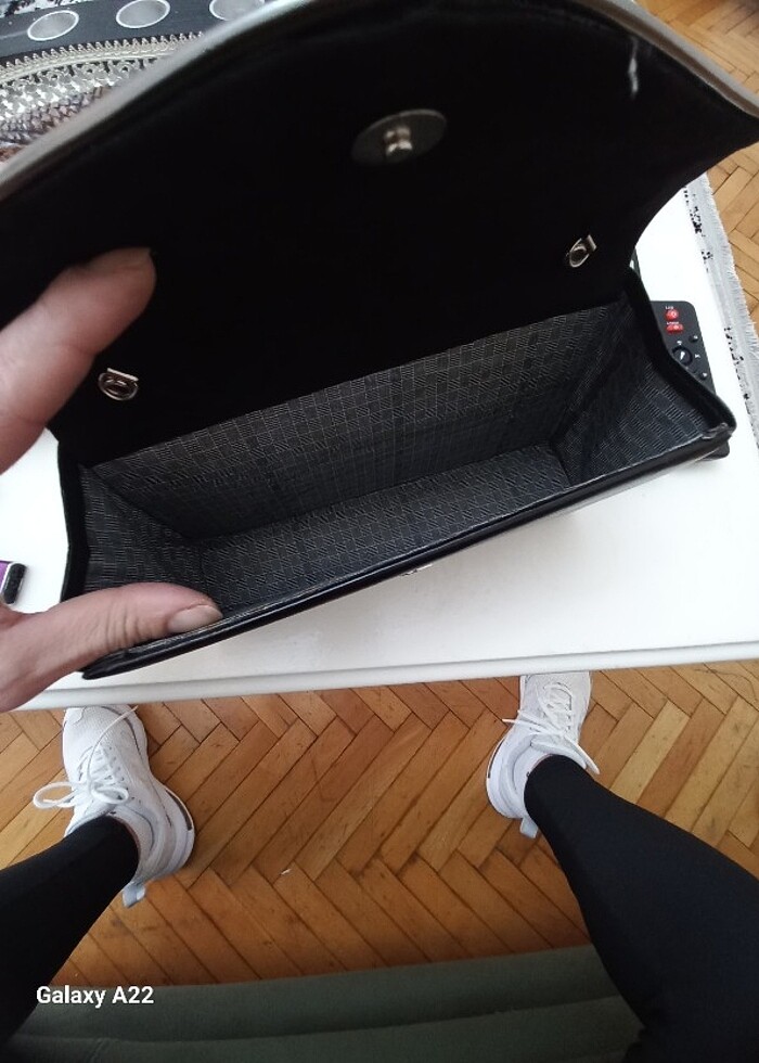 SUNİ DERİ EL ÇANTASI VE ÇAPRAZ ÇANTA  - Görsel 3