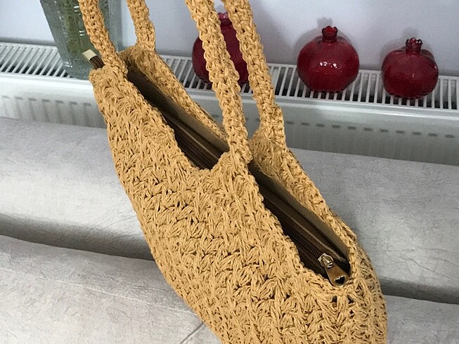 Zara Güzel ve tatlı hanımlar için desenli çanta :))