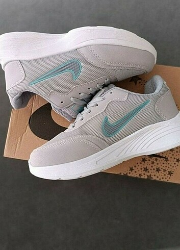 40 Beden Nike Spor Ayakkabı