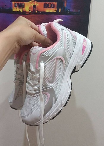 Nike Beyaz Pembe Bağcıklı Spor Ayakkabı