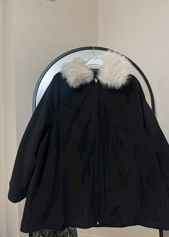 Kürk Detaylı Siyah Kadın Uzun Kollu Kaban - Görsel 2