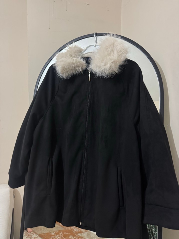 Kürk Detaylı Siyah Kadın Uzun Kollu Kaban - Görsel 3