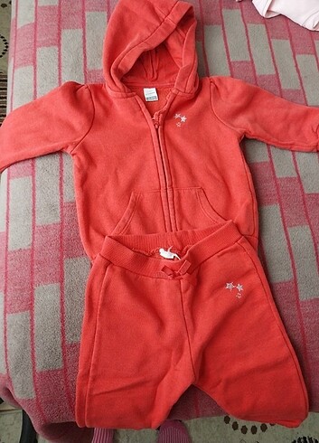 Kız bebek alt üst eşofman takımı .