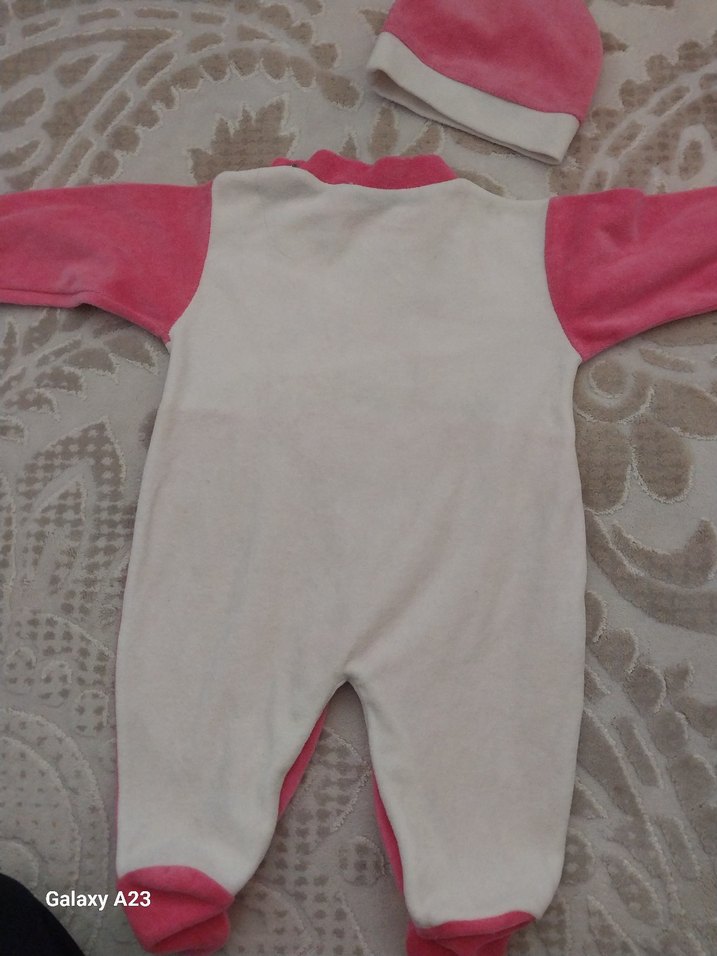 kadife Bebek Tulumu ve Şapka - Görsel 2