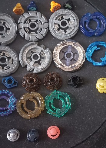 Beyblade ve parça Hasbro ve Takara Tomy