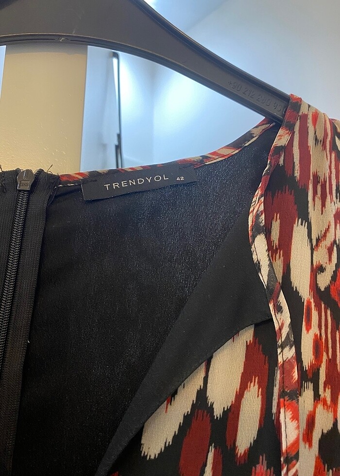 Etiketsiz kullanılmamış elbise - Görsel 2