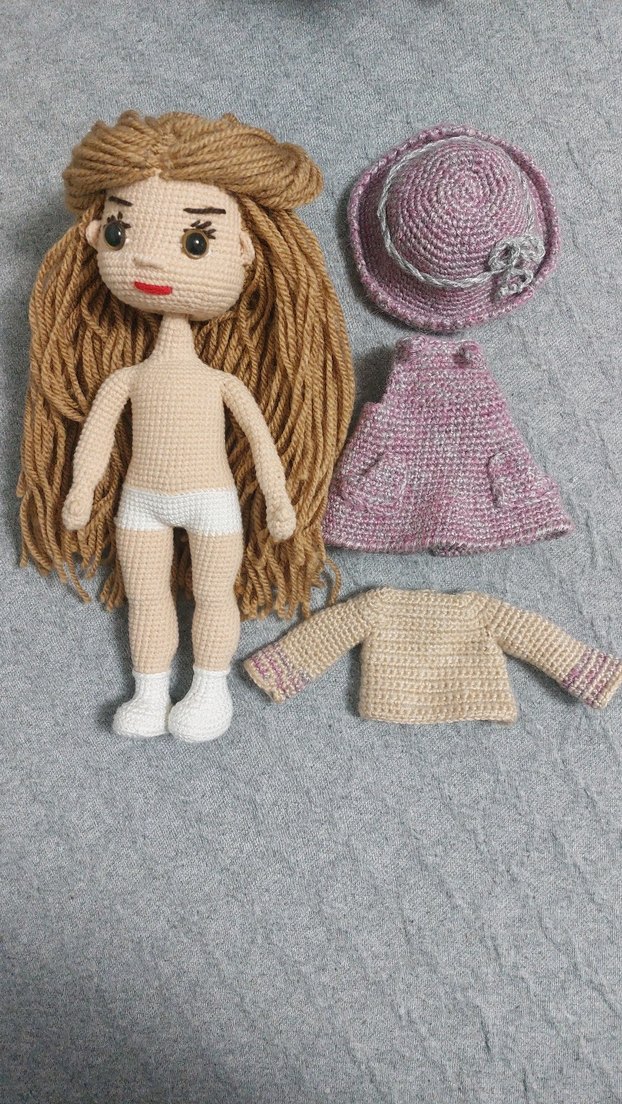 El Örgüsü Gri Elbise ve Şapkalı Bebek - Görsel 2