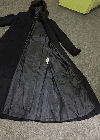 Kürklü Kapüşonlu Siyah Uzun Kaban
İki defa giyildi 3500 aldım - Görsel 2