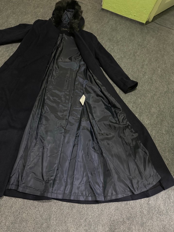 Kürklü Kapüşonlu Siyah Uzun Kaban
İki defa giyildi 3500 aldım - Görsel 2