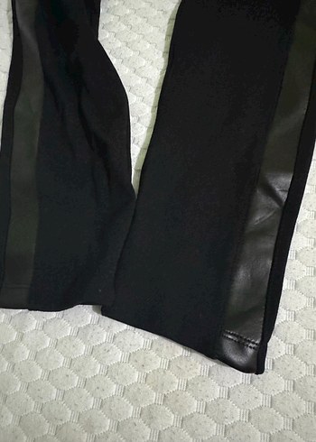 Siyah Kadın Midi Tayt Elastik Kumaş
İki defa giyildi - Görsel 2