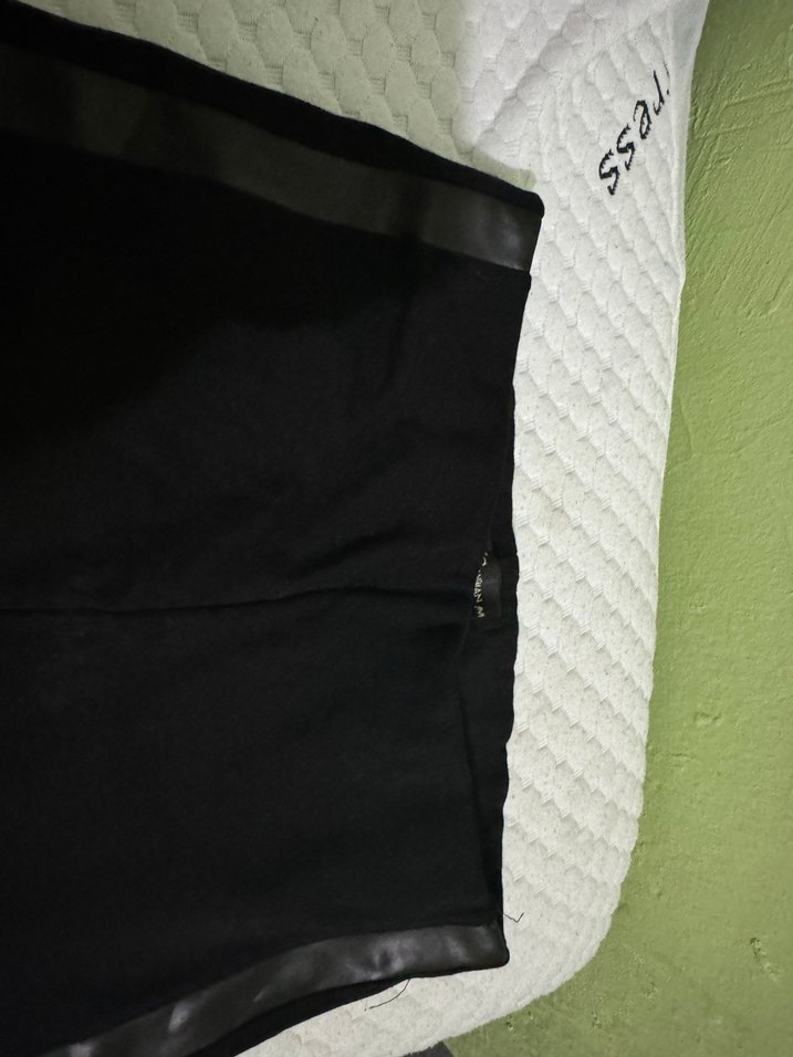 Siyah Kadın Midi Tayt Elastik Kumaş
İki defa giyildi - Görsel 5