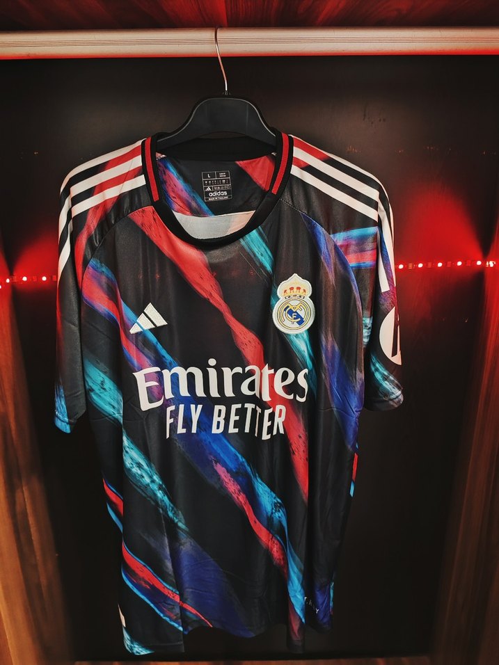 Real Madrid Ronaldo Tasarım Forma - Görsel 2