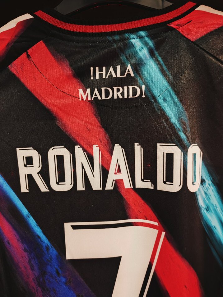 Real Madrid Ronaldo Tasarım Forma - Görsel 5