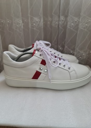 kemal tanca 44 no
Beyaz Gri Detaylı Bağcıklı Erkek Spor Ayakkabı - Görsel 3