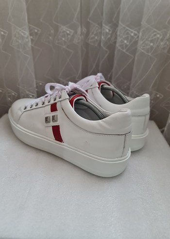 kemal tanca 44 no
Beyaz Gri Detaylı Bağcıklı Erkek Spor Ayakkabı - Görsel 2