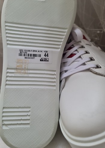 kemal tanca 44 no
Beyaz Gri Detaylı Bağcıklı Erkek Spor Ayakkabı - Görsel 6