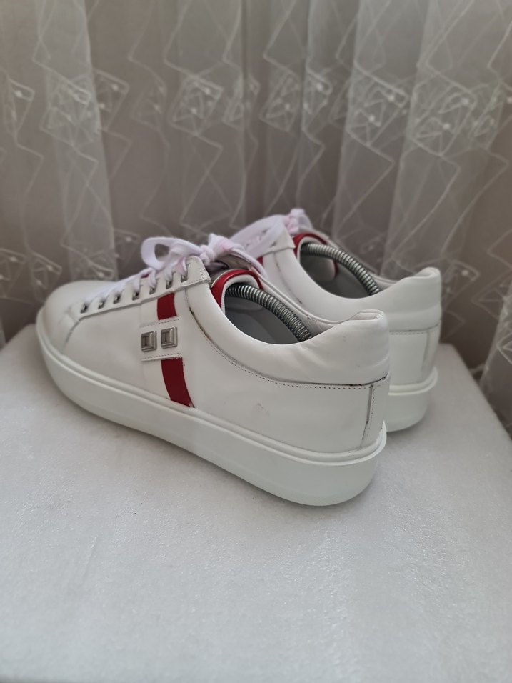 kemal tanca 44 no
Beyaz Gri Detaylı Bağcıklı Erkek Spor Ayakkabı - Görsel 2