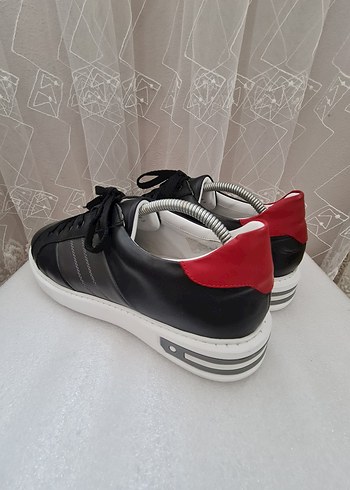 derimod 43 no

Siyah Gri Bağcıklı Erkek Spor Ayakkabı - Görsel 2