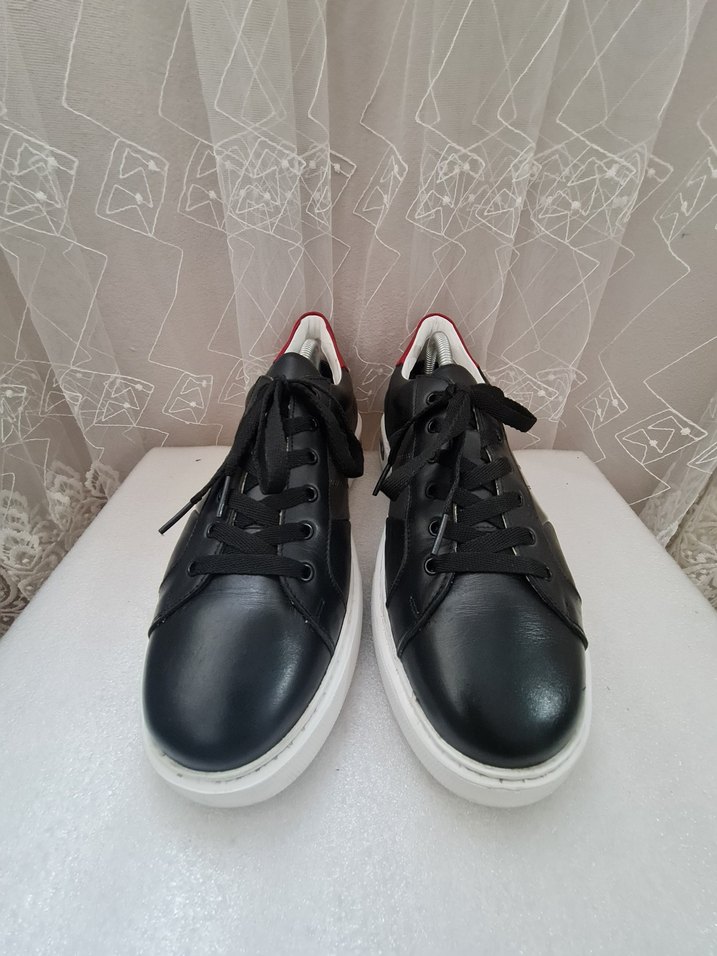 derimod 43 no

Siyah Gri Bağcıklı Erkek Spor Ayakkabı - Görsel 4