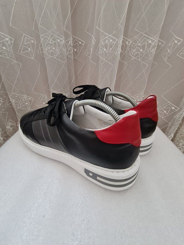 derimod 43 no

Siyah Gri Bağcıklı Erkek Spor Ayakkabı - Görsel 2