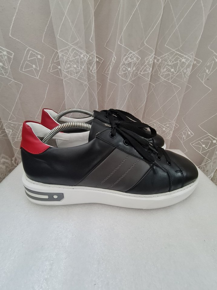 derimod 43 no

Siyah Gri Bağcıklı Erkek Spor Ayakkabı - Görsel 3