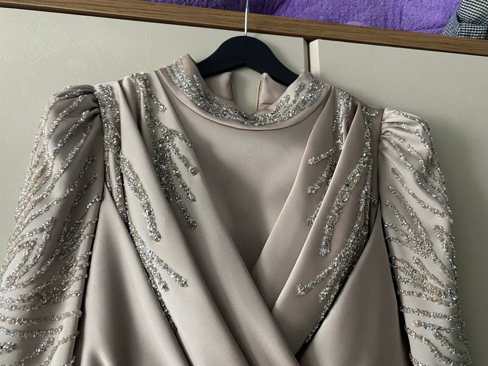 Uzun Kollu Drapeli Tesettür Abiye - Görsel 3