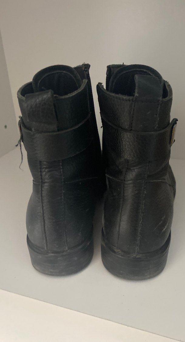 Siyah Deri Tokalı  Kadın Bot - Görsel 3