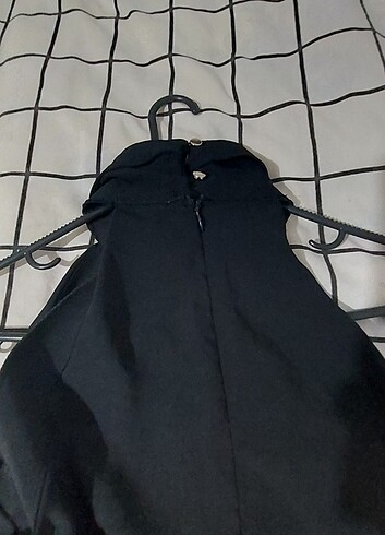 Siyah halter yaka elbise