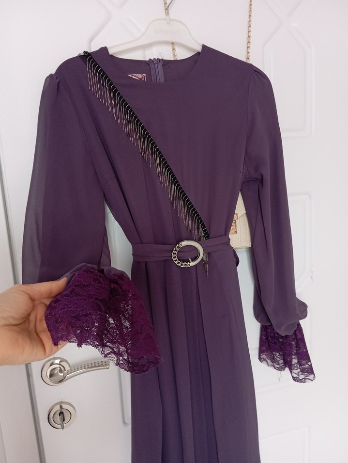 Zincir Detaylı Mor Uzun Kadın Elbise - Görsel 3