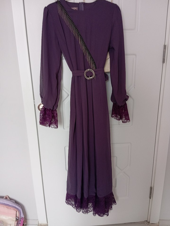 Zincir Detaylı Mor Uzun Kadın Elbise - Görsel 2