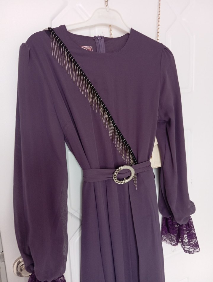 Zincir Detaylı Mor Uzun Kadın Elbise - Görsel 4