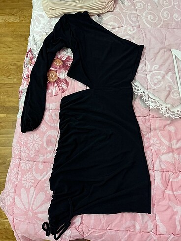s Beden siyah tek omuz cut out detaylı mini elbise