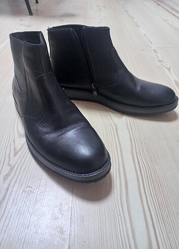 Hic giyilmemiş erkek deri bot - Görsel 4