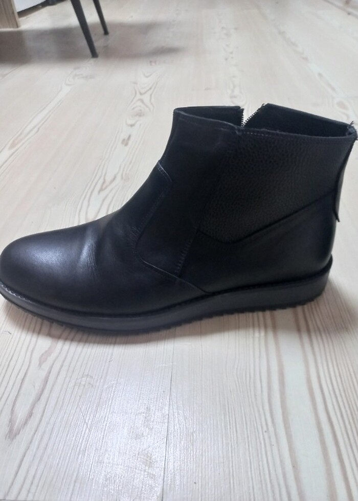 Hic giyilmemiş erkek deri bot - Görsel 2