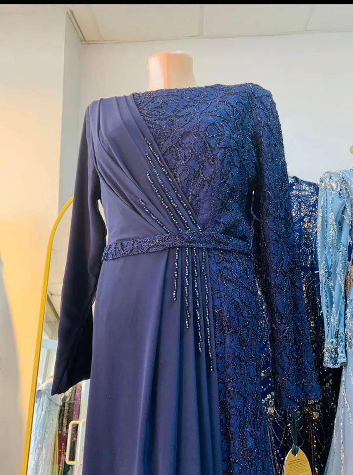 Drapeli Siyah Nakışlı Uzun Abiye Elbise - Görsel 2